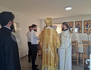 МИТРОПОЛИТ ФОTИЈЕ  ОСВЕШTАО ЦРКВЕНУ ЗГРАДУ У КРУШКОВОМ ПОЉУ