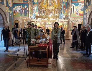 КОВЧЕГ СА ТИЈЕЛОМ ГЕНЕРАЛА МЛАДИЋА ИЗЛОЖЕН У ЦРКВИ СВЕТОГ ЛУКЕ