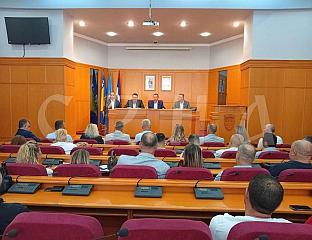 ПОСАО ДОБИЈА 150 НЕЗАПОСЛЕНИХ ИЗ ТРЕБИЊА И ЉУБИЊА