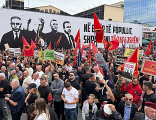 АЛБАНЦИ У ПРИШТИНИ СКАНДИРАЛИ ТЕРОРИСТИЧКОЈ ОВК