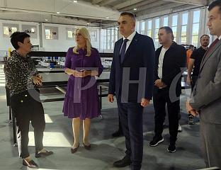 МИНИЋ И ЦВИЈАНОВИЋЕВА У ФИРМИ "ОКНО", ПОДРШКА ИНСТИТУЦИЈА НЕЋЕ ИЗОСТАТИ