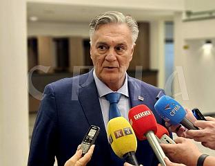 КАРАН: ХАШКИ СУД НАСТОЈИ ДА ЗАМИЈЕНИ ТЕЗЕ О ЖРТВАМА И АГРЕСОРИМА