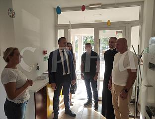ЈЕМЕЉАЊЕНКО ДОНИРАО 20.000 КМ РОДИТЕЉСКОЈ КУЋИ