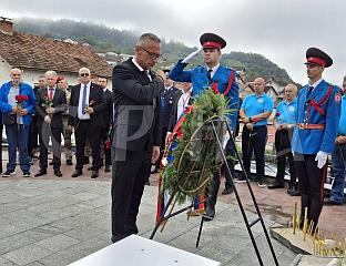 ПОЛОЖЕНИ ВИЈЕНЦИ НА СПОМЕН-ОБИЉЕЖЈЕ У ТУЊИЦИ