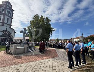 ЛИTУРГИЈА, ПАРАСTОС И СВИЈЕЋЕ У ПОМЕН НА СTРАДАЛЕ БРАНИОЦЕ ГРАДА