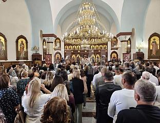 ВЛАДИКА САВА СЛУЖИ У ХРАМУ ПОКРОВА ПРЕСВЕТЕ БОГОРОДИЦЕ