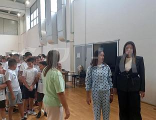 УРУЧЕНА СПОРТСКА ОПРЕМА ОСНОВНОЈ И СРЕДЊОЈ ШКОЛИ У ИСТОЧНОЈ ИЛИЏИ