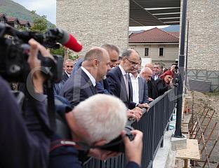 МИНИЋ И МАЦУТ ОБИШЛИ ПЈЕШАЧКИ МОСТ НА РЗАВУ ЧИЈА ЈЕ РЕКОНСТРУКЦИЈА У ТОКУ