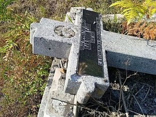 У НАСЕЉУ ТРНОВАЦ КОД ТРАВНИКА СРУШЕНО 11 СПОМЕНИКА И ОШТЕЋЕНА КАПЕЛА