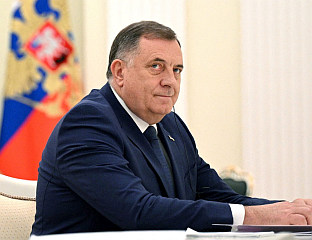 БРАТСКЕ ЧЕСТИТКЕ ЈЕДИНСТВЕНОЈ РУСИЈИ НА ИЗБОРНОМ РЕЗУЛТАТУ, МЕДВЕДЕВУ И ПУТИНУ