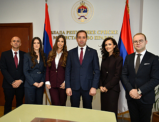 УРУЧЕНА РЈЕШЕЊА ЗА ПЕТ НОВИХ НОТАРА