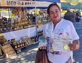 ТРИ ЗЛАТНА ПРИЗНАЊА ЗА МАРУ МИТРИЋ НА САЈМУ У ТУЗЛИ