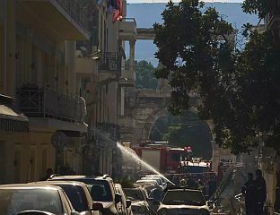 НАЈМАЊЕ ДВОЈЕ ПОВРИЈЕЂЕНИХ ОД ЕКСПЛОЗИЈЕ У БЛИЗИНИ АКРОПОЉА