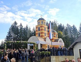 МИТРОПЛИТ ХРИЗОСТОМ СЛУЖИ У ХРАМУ СВЕТЕ НЕДЈЕЉЕ У ЗАВАИТУ