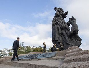 НАЦИСТИ ПОЧИНИЛИ ГЕНОЦИД У БАБИНОМ ЈАРУ