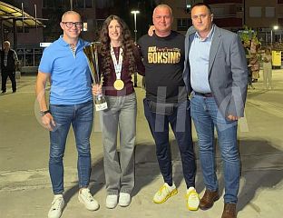 ДОЧЕК ЗА ЈЕЛЕНУ СТОЈАНОВИЋ, СВЈЕТСКУ ШАМПИОНКУ У КИК-БОКСУ