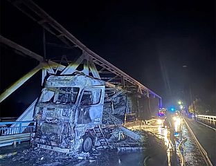 ОБУСТАВА САОБРАЋАЈА НА РАЧИ ТРАЈАЋЕ ДОК НЕ БУДЕ УКЛОЊЕН ИЗГОРЈЕЛИ КАМИОН