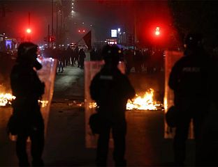 ГОТОВО 20 ПОВРИЈЕЂЕНИХ У НАСИЛНИМ ПРОТЕСТИМА ПРИСТАЛИЦА ТЕРОРИСТИЧКЕ ОВК