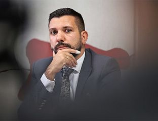 РАУШ ДОБИО ПОДРШКУ И ОД МЕРЦОВЕ ЦДУ?