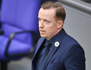УКИНУТ ИМУНИТЕТ АДИСУ АХМЕТОВИЋУ, ОСУМЊИЧЕНОМ ЗА ПОМАГАЊЕ НАРУШАВАЊА КОНКУРЕНЦИЈЕ