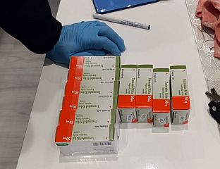 ПРОНАЂЕНО ВИШЕ ОД ДВА КИЛОГРАМА ДРОГЕ, УХАПШЕНА ДВА ЛИЦА