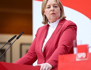 БАСОВА ПОДНОСИ ОСТАВКУ НА ФУНКЦИЈУ МИНИСТРА И ЗАМЈЕНИКА ЛИДЕРА СПД-а