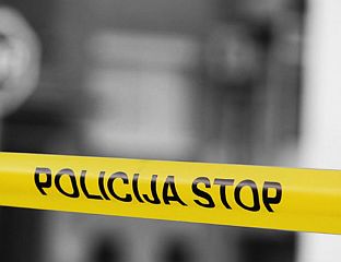 ЧЕТИРИ ОСОБЕ ПОВРИЈЕЂЕНЕ У СУДАРУ ТРИ ВОЗИЛА У ГРАБОВИЦИ