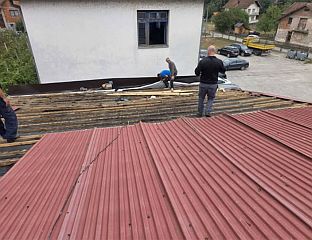 ЗАМИЈЕЊЕН КРОВ НА ШКОЛСКОЈ САЛИ