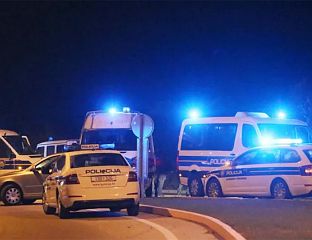 БЛОКИРАНА УЛИЦА ЗБОГ ПРИЈЕТЊЕ САМОУБИСТВОМ ЕКСПЛОЗИВНОМ НАПРАВОМ