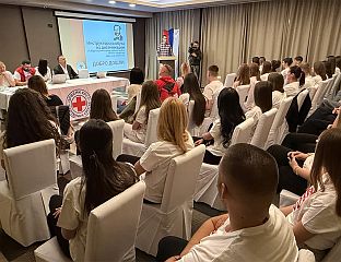 ВЕЛИКА ХУМАНОСТ И ЗАИНТЕРЕСОВАНОСТ МЛАДИХ ЗА РАД У ЦРВЕНОМ КРСТУ