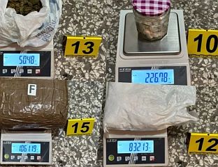 ПРОНАЂЕНО ГОТОВО 12 КИЛОГРАМА ДРОГЕ, УХАПШЕН МУШКАРАЦ