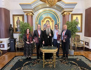 ОРДЕН СВЕTОГ КРАЉА ДРАГУTИНА - ПРЕПОДОБНОГ TЕОКTИСTА УРУЧЕН БИЈЕЉИНСКИМ ЉЕКАРИМА