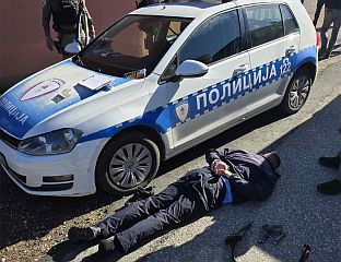 УХАПШЕНО ПЕТ ПОЛИЦИЈСКИХ СЛУЖБЕНИКА, ПРЕТРЕСИ НА ВИШЕ ЛОКАЦИЈА