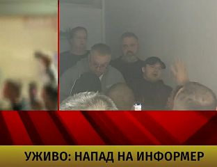 БЛОКАДЕРИ ТРАЖЕ ОД ВУЧИЋЕВИЋА ДА СЕ ИЗВИНИ СРПСКОМ НАРОДУ, ПРЕД "ИНФОРМЕР" СТИГЛА И ПОЛИЦИЈА