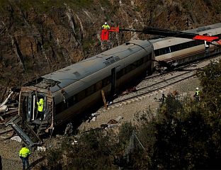 СУДАР ДВА БРЗА ВОЗА У ЦЕНТРАЛНОЈ ШПАНИЈИ, ИМА ПОВРИЈЕЂЕНИХ
