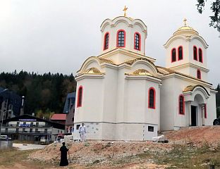 ПРИ КРАЈУ ГРАЂЕВИНСКИ РАДОВИ НА ХРАМУ СВЕТОГ ВАСИЛИЈА ВЕЛИКОГ НА ЈАХОРИНИ