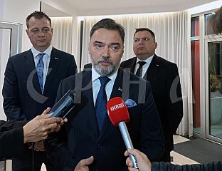 КОШАРАЦ: СРПСКА СВИМА У БиХ МОЖЕ ДА ОДРЖИ ЛЕКЦИЈУ О СУВЕРЕНИТЕТУ