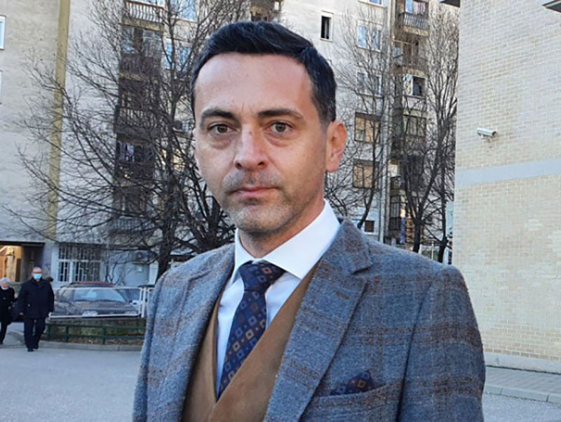 МОСTАР, 1. МАЈА /СРНА/ - Потпредсједник Градског вијећа Мостара Велибор Миливојевић осудио је напад на српске младиће из Земуна у Мостару и затражио од Министарства унутрашњих послова /МУП/ Херцеговачко-неретванског кантона да расвијетли овај догађај и пронађе починиоце.