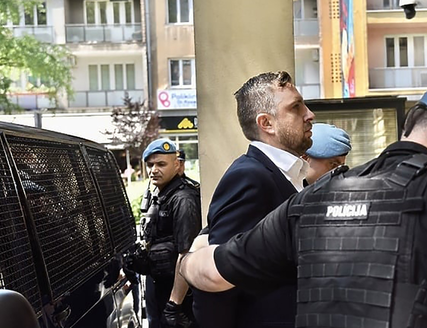 САРАЈЕВО, 25. МАЈА /СРНА/ - Тужилаштво Кантона Сарајево предложио је Општинском суду одређивање једномјесечног притвора за Абдулаха Скаку, осумњиченом за више кривично-правних радњи током мандата градоначелника Сарајева.