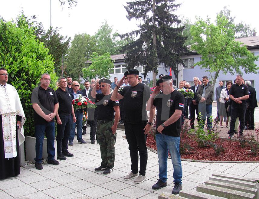 ИСТОЧНО САРАЈЕВО, 28. МАЈА /СРНА/ - У Лукавици је данас обиљежен Дан Четвртог батаљона Војне полиције Сарајевско-романијског корпуса Војске Републике Српске кроз који је током Одбрамбено-отаџбинског рата прошло 409 бораца, од којих је 21 погинуо.