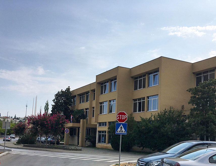 ШИРОКИ БРИЈЕГ, 30. МАЈА /СРНА/ - У западној Херцеговини данас је проглашен нерадни дан због прославе Дан државности Хрватске, који се обиљежава 30. маја.