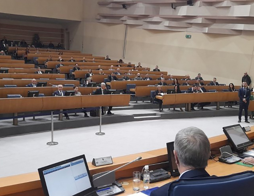 САРАЈЕВО, 7. ЈУНА /СРНА/ - У Представничком дому Парламентарне скупштине БиХ данас је обављена расправа о Приједлогу закона о измјени Кривичног закона БиХ, као и Приједлогу закона о мору, који нису добили "зелено свјетло" Уставноправне комисије, а током дискусије посланици из Републике Српске истакли су да су сагласни са негативном оцјеном ових аката.