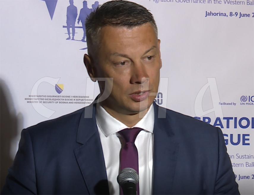 ЈАХОРИНА, 8. ЈУНА /СРНА/ - Министар безбједности у Савјету министара Ненад Нешић изјавио је данас да ће ускоро бити формиран тим за преговоре са Агенцијом за европску граничну и обалску стражу /Фронтекс/ што је корак ка споразуму са том службом ЕУ.