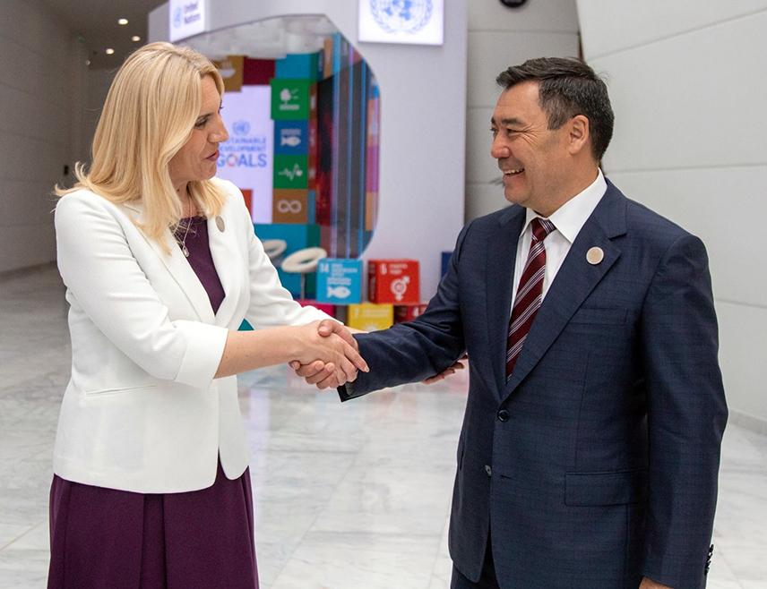 АСТАНА, 8. ЈУНА /СРНА/ - Српски члан и предсједавајућа Предсједништва БиХ Жељка Цвијановић разговарала је данас на маргинама Међународног форума Астана "АИФ2023" у Казахстану са предсједником Киргистана Садиром Жапаровим о потреби интензивирања контаката на високом и највишем нивоу у наредном периоду, што би значајно допринијело развоју билатералних односа.