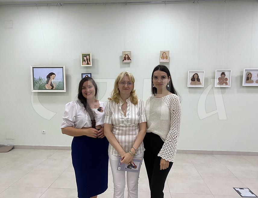 ПРИЈЕДОР, 8. ЈУНА /СРНА/ - У Галерији Удружења ликовних умјетника Приједор вечерас је отвoрена изложба академског сликара Ружице Панић и академског графичара Нине Завиле, обје из Бањалуке.