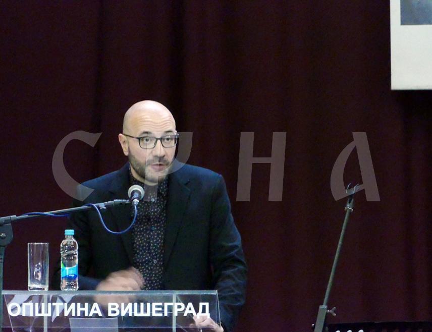 ВИШЕГРАД, 9. ЈУНА /СРНА/ - Свечаном академијом у Дому културе у Вишеграду вечерас је отворена 46. "Вишеградска стаза", културна манифестација посвећена нобеловцу Иви Андрићу који је својим дјелима овај град вјечно уцртао на мапу свијета.
