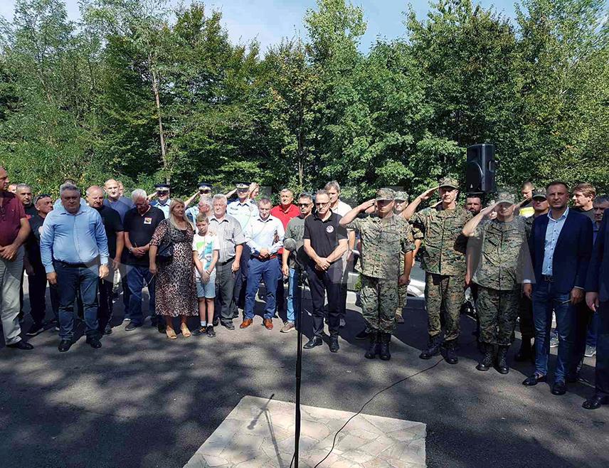 ЛОПАРЕ, 21. СЕПТЕМБРА /СРНА/ - На Пањику изнад Прибоја данас је обиљежена 31 година од одбране Мајевице у Одбрамбено-отаџбинском рату и погибије 16 бораца Гарде "Пантери" међу којима је био и командант Гарде пуковник Бранко Пантелић Пантер.
