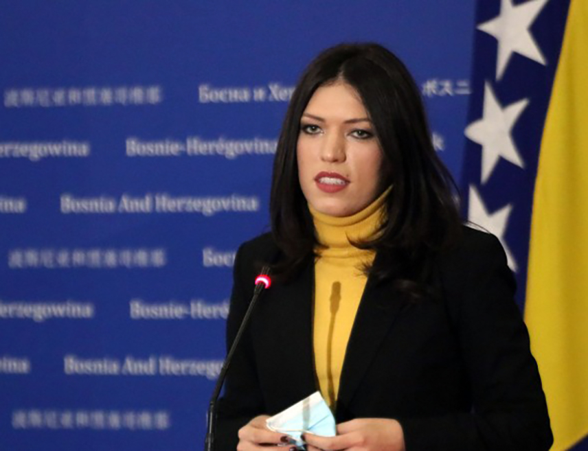 САРАЈЕВО, 21. СЕПТЕМБРА /СРНА/ - Шеф Клуба посланика СНСД-а у Представничком дому Парламентарне скупштине БиХ Сања Вулић рекла је да посланици СНСД-а нису подржали приједлоге закона о спољним пословима и о склапању и извршавању међународних уговора чији је предлагач Савјет министара, јер су сви посланици имали примједбе на ова рјешења која се не могу поправити амандманима.