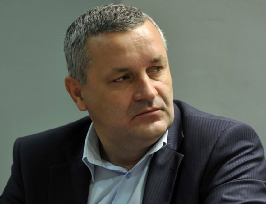 БЕОГРАД, 29. СЕПТЕМБРА /СРНА/ - Предсједник Савеза Срба из региона Миодраг Линта изјавио је Срни је да је скрнављење споменика убијеним Србима на Казанима у Сарајеву злочин из мржње бошњачких шовиниста те да је очигледно да многима сметају и мртви сарајевски Срби.