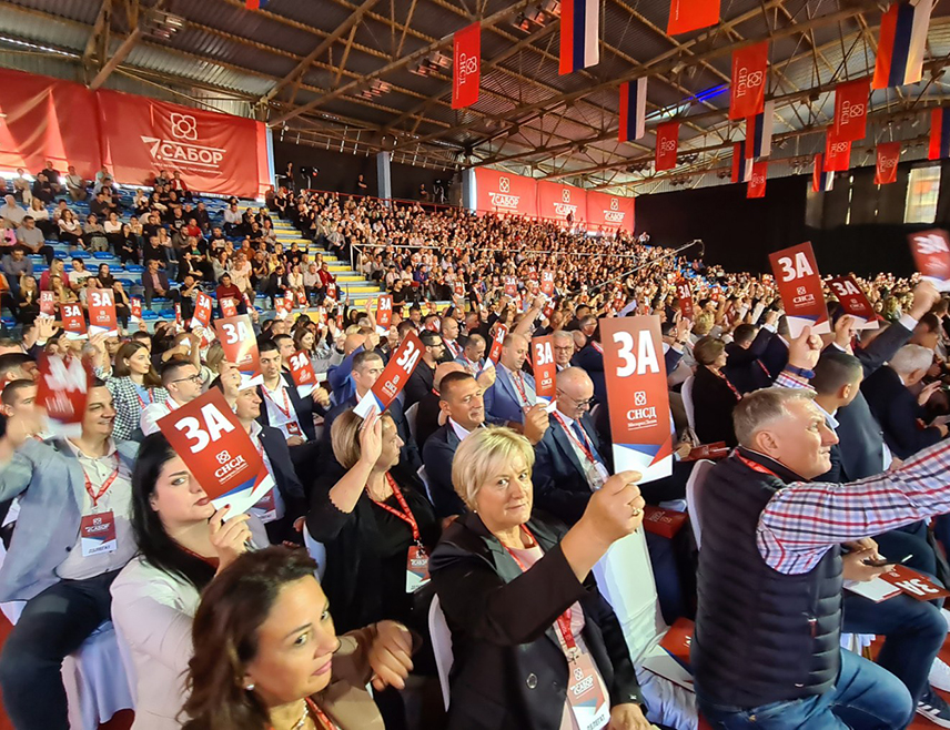 DOBOJ, SEPTEMBER 30 /SRNA/ - Milorad Dodik was unanimously re-elected today as president of the Alliance of Independent Social Democrats /SNSD/ at the party's seventh congress in Doboj.